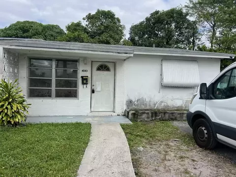 4243 NW 39th Ave, Lauderdale Lakes, FL 33309