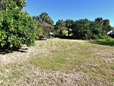 706 Dundas Ct, Fort Pierce, FL 34950