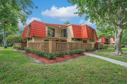 8189 Severn Dr #B, Boca Raton, FL 33433