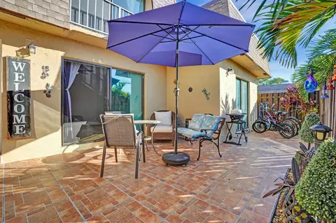 804 Waterview Dr, Palm Springs, FL 33461