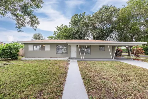 811 W Country Club Cir, Plantation, FL 33317