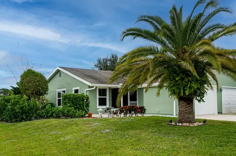1442 SE Larkwood Cir, Port Saint Lucie, FL 34952