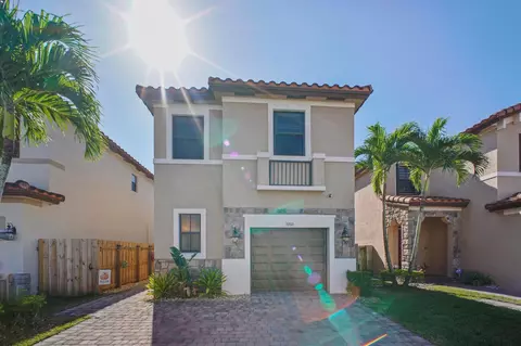 3760 NE 2nd St, Homestead, FL 33033