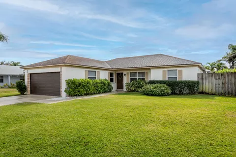 148 Arrowhead Cir, Jupiter, FL 33458