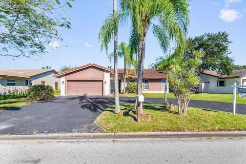 10515 NW 70th St, Tamarac, FL 33321