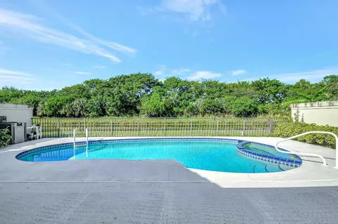 2765 Hawthorne Ln, West Palm Beach, FL 33409