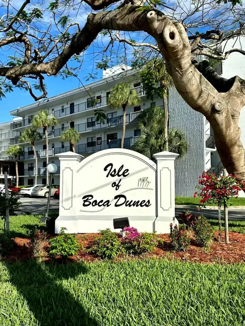 9235 SW 8th St #114, Boca Raton, FL 33428