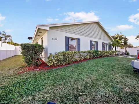 4402 Walden Cir, Lake Worth, FL 33463