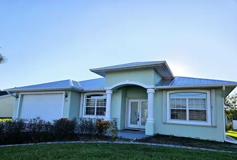 480 NW Ravenswood Ln, Port Saint Lucie, FL 34983