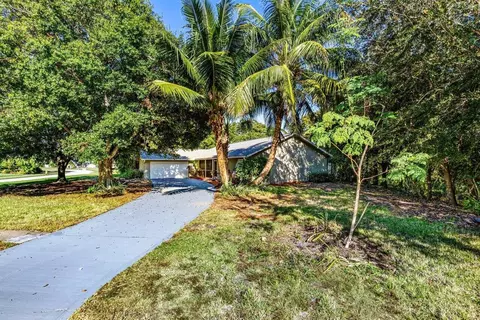 1111 NE Town Ter, Jensen Beach, FL 34957