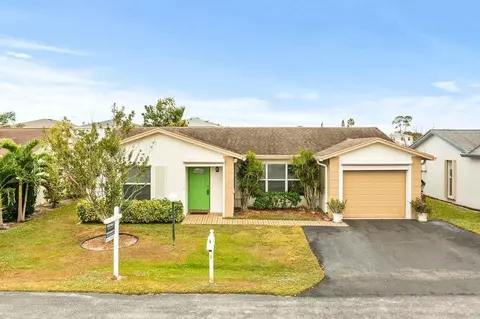 7410 Pine Forest Cir W, Lake Worth, FL 33467
