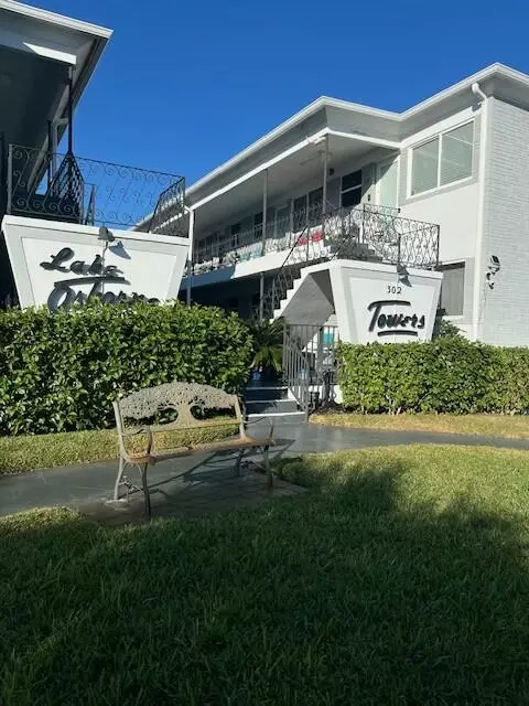 302 Lake Osborne #19, Lake Worth Beach, FL 33461