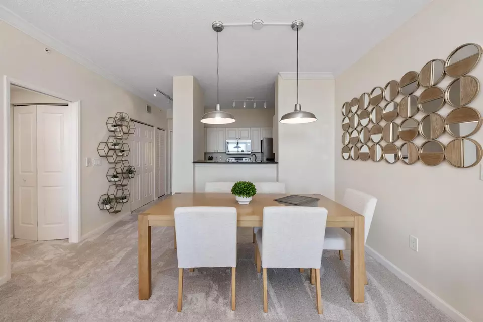 Dining - 651 Okeechobee Blvd #1107, West Palm Beach, FL 33401 photo 3 of 4