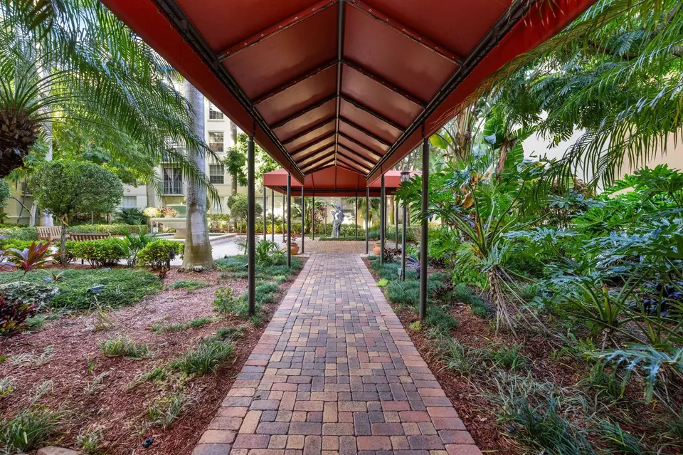 Exterior - 651 Okeechobee Blvd #1107, West Palm Beach, FL 33401 photo 2 of 5