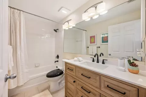 Bath - 651 Okeechobee Blvd #1107, West Palm Beach, FL 33401 photo 1 of 1