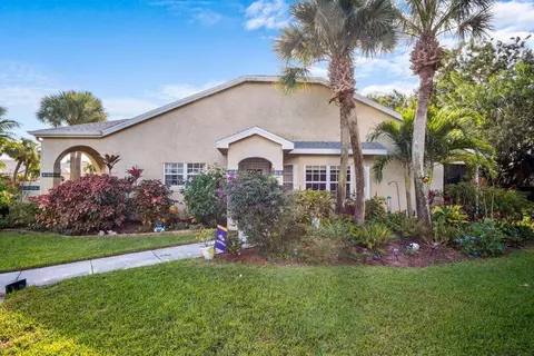 1652 SE Green Acres Cir #D105, Port Saint Lucie, FL 34952