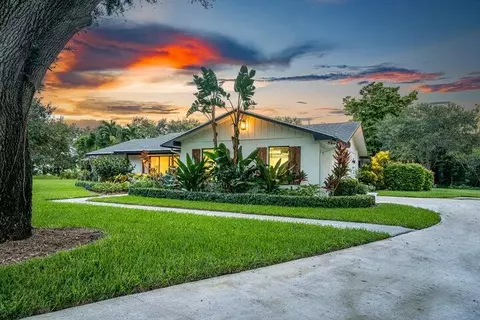 8445 Damascus Dr, Palm Beach Gardens, FL 33418