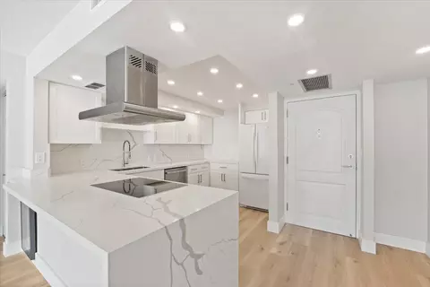 3675 N Country Club Dr #1709, Aventura, FL 33180
