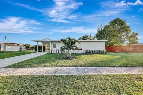 180 SE Soneto Ct, Port Saint Lucie, FL 34983