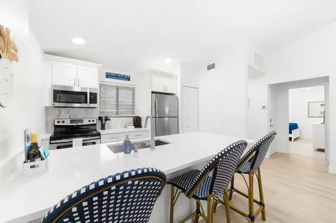 615 Club Dr, Palm Beach Gardens, FL 33418