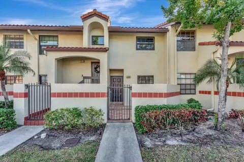 703 Republic Ct, Deerfield Beach, FL 33442