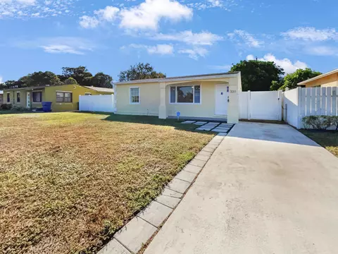 331 W 28th St, Riviera Beach, FL 33404