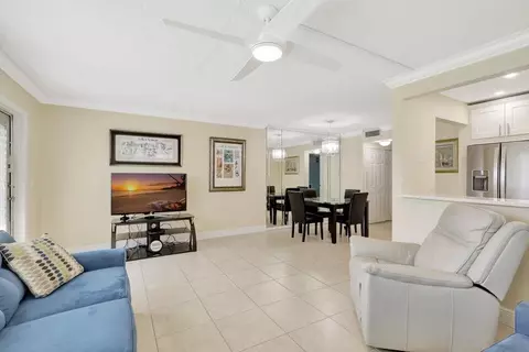 302 Sheffield M #M, West Palm Beach, FL 33417