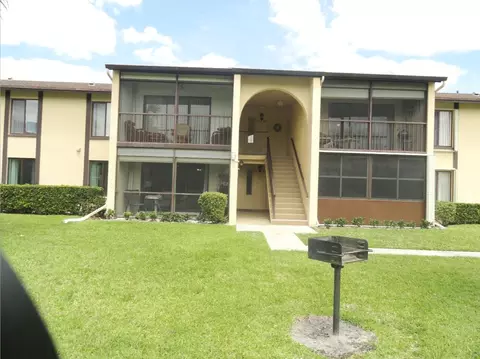 810 Sky Pine Way #F2, Greenacres, FL 33415