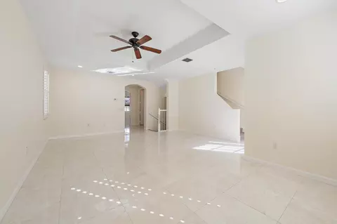 2404 San Pietro Cir, Palm Beach Gardens, FL 33410