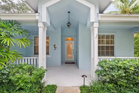 9416 SE Mercury St, Hobe Sound, FL 33455