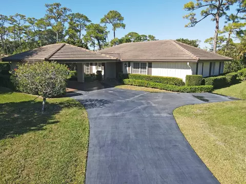 501 Forestview Dr, Atlantis, FL 33462