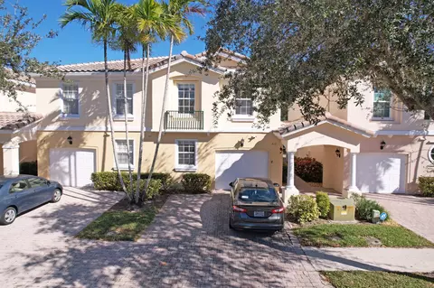 312 Salinas Dr, Palm Beach Gardens, FL 33410