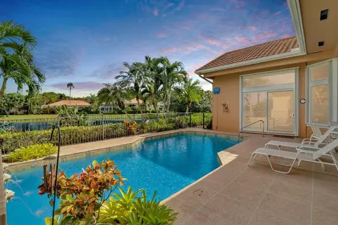 71 Cayman Pl, Palm Beach Gardens, FL 33418