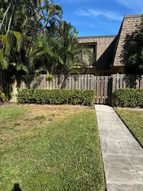 2897 SW 22nd Cir #44D, Delray Beach, FL 33445