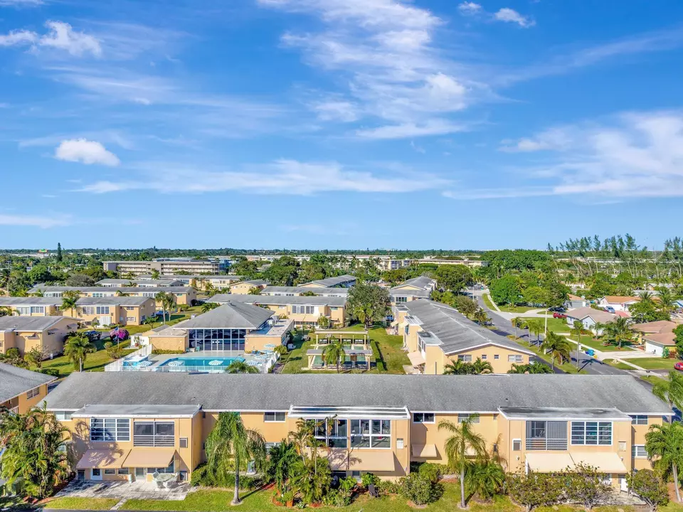 View/Area - 2151 NE 1st Ct #204, Boynton Beach, FL 33435 photo 4 of 6