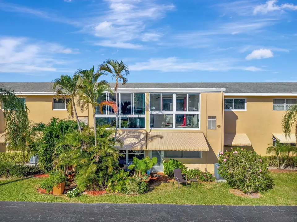 Exterior - 2151 NE 1st Ct #204, Boynton Beach, FL 33435 photo 1 of 2