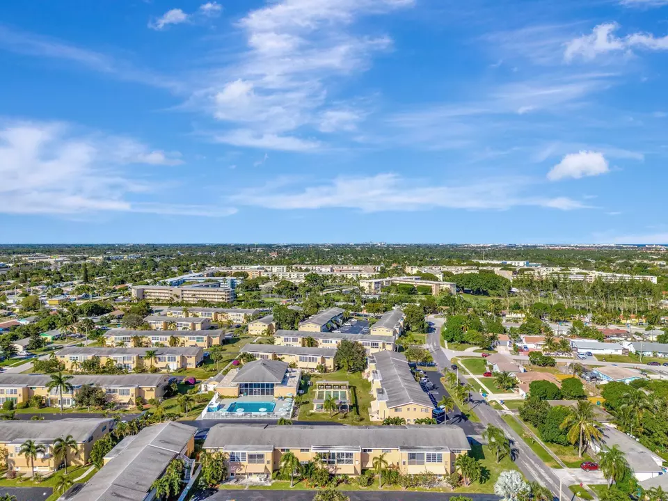 View/Area - 2151 NE 1st Ct #204, Boynton Beach, FL 33435 photo 5 of 6