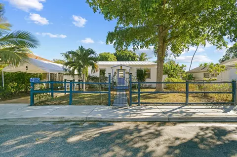 726 N E St, Lake Worth Beach, FL 33460