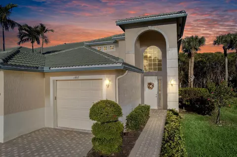 1557 SE Prestwick Ln #4, Port Saint Lucie, FL 34952