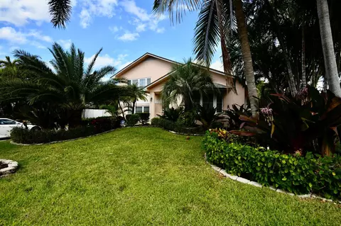 225 Cascade Ln, Palm Beach Shores, FL 33404