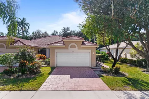 9523 Crescent View Dr N, Boynton Beach, FL 33437