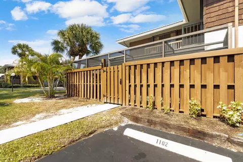 1102 SE Sir Lancelot Dr #B, Port Saint Lucie, FL 34952