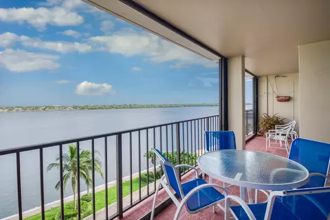 130 Lakeshore Dr #621, North Palm Beach, FL 33408