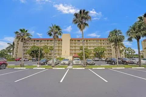 3871 Via Poinciana #602, Lake Worth, FL 33467
