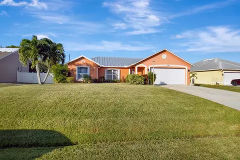 681 SE Streamlet Ave SE, Port Saint Lucie, FL 34983