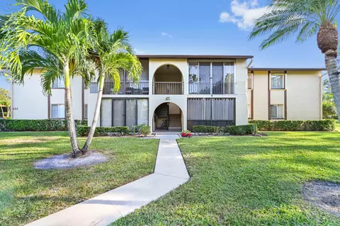 223 Pine Hov #D-2, Greenacres, FL 33463