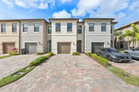 4853 Chantilly Rd, Lake Worth, FL 33467