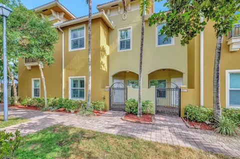 2851 W Prospect Rd #308, Tamarac, FL 33309