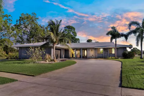 2765 SE Pine Valley St, Port Saint Lucie, FL 34952