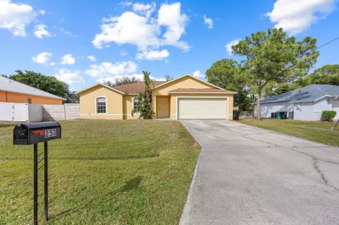 253 SW De Gouvea Ter, Port Saint Lucie, FL 34984